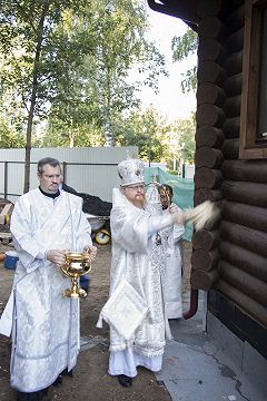 Епископ Подольский Тихон совершил чин освящения храма Иверской иконы Божией Матери в Бабушкине