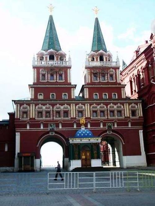 Молитвы у Иверской иконы Божьей Матери в часовне на Красной площади в г. Москва
