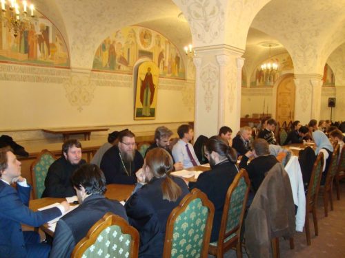24 октября 2013 года в Сергиевском зале Храма Христа Спасителя было проведено собрание ответственных за молодежное служение в викариатствах города Москвы