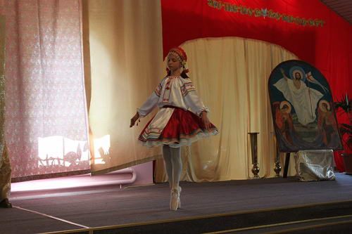 12 марта в Воскресной школе храма Архангела Михаила в Тропареве (Патриаршее подворье) прошли традиционные пасхальные концерты, завершившиеся, как водится, обильным угощением