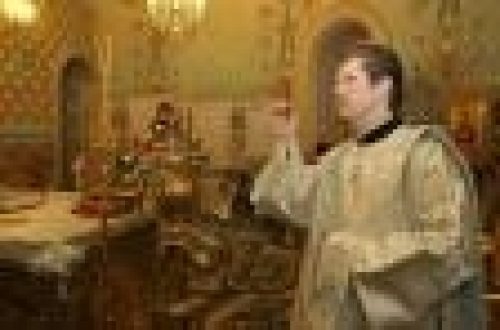 Епископ Игнатий поздравил диакона Игоря Царева с рождением дочери