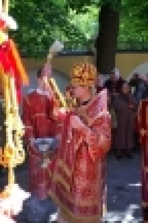 Епископ Бронницкий Игнатий совершил Божественную литургию в день отдания праздника Пасхи. (фотогалерея)