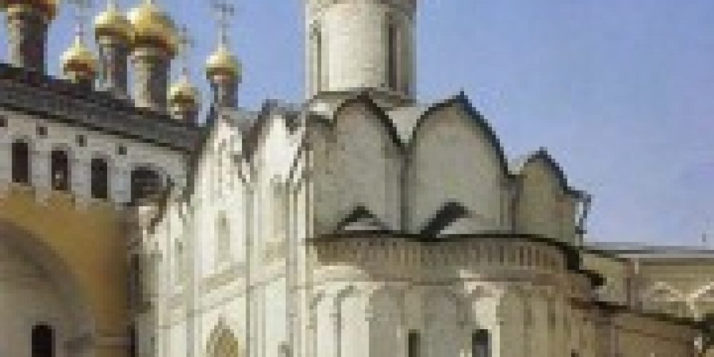 Митрополит Крутицкий и Коломенский Ювеналий совершил утреню и Божественную литургию в храме Ризоположения в Кремле