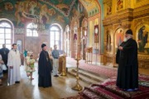 Архиепископ Истринский Арсений посетил храм святителя Николая в Покровском