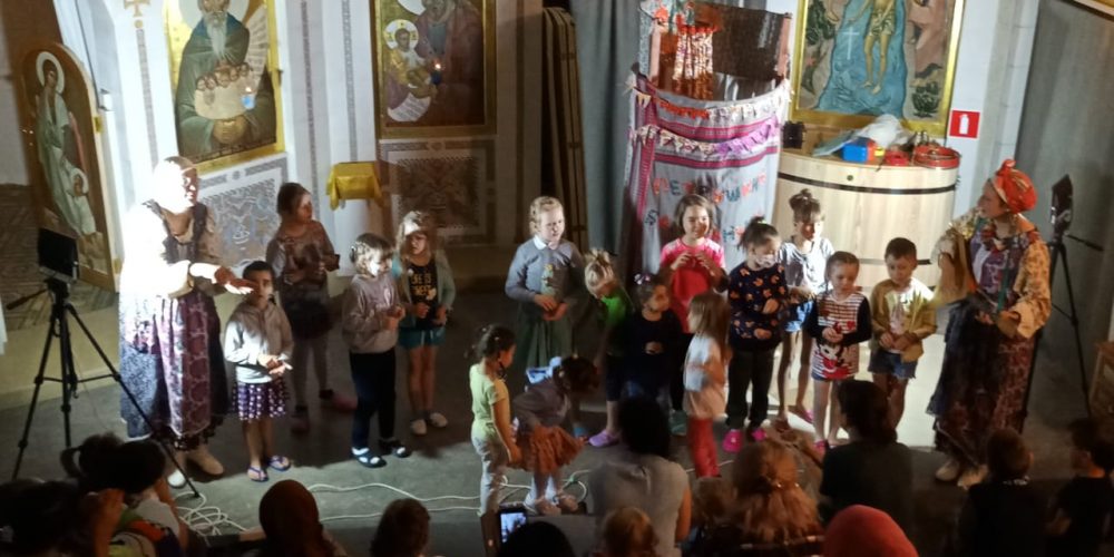 Приход Архистратига Божия Михаила в Тропареве устроил кукольный спектакль для пациентов Российской детской клинической больницы