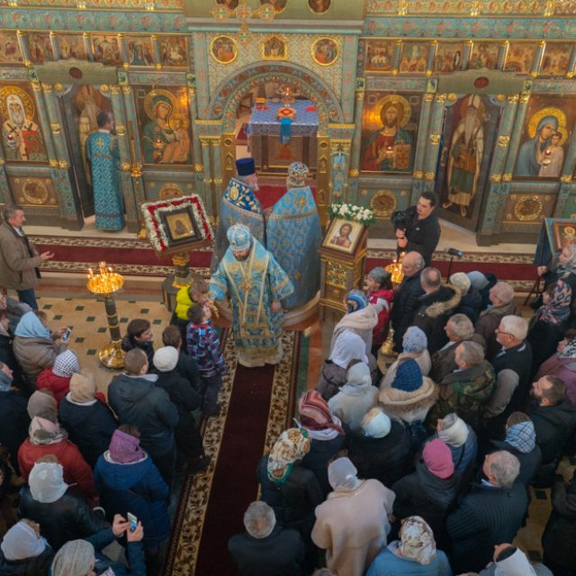 Архиерейское богослужение на престольный праздник в храме Казанской иконы Божией Матери в Мещерском 4 ноября 2019 (видео)