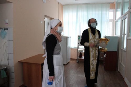 Священники храма Успения Богородицы в Матвеевском совершил чин великого освящения воды в СИЗО