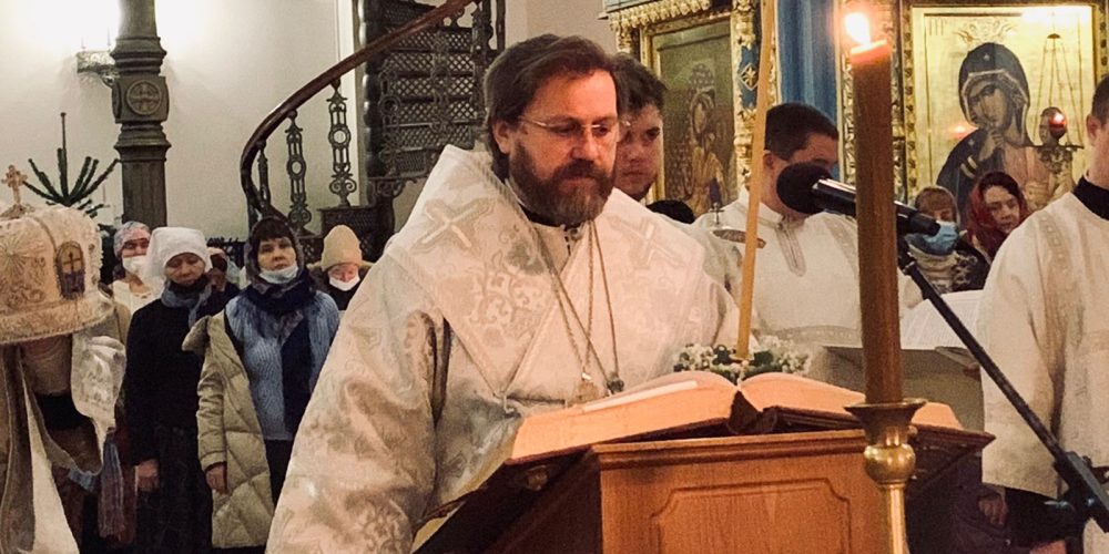 Вечерню с Литургией святителя Василия Великого совершил в Георгиевском соборе епископ Фома