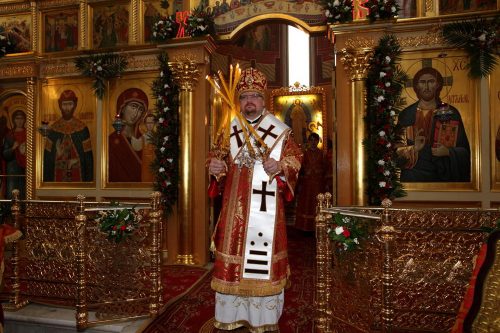 Епископ Бронницкий Игнатий совершил Всенощное бдение в храме вмч. Георгия Победоносца на Поклонной горе