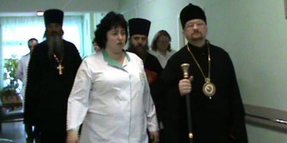 Посещение больницы №18 епископом Бронницким Игнатием (поздравление духовенством и прихожанами пациентов больницы с Рождеством)