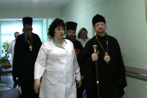 Посещение больницы №18 епископом Бронницким Игнатием (поздравление духовенством и прихожанами пациентов больницы с Рождеством)