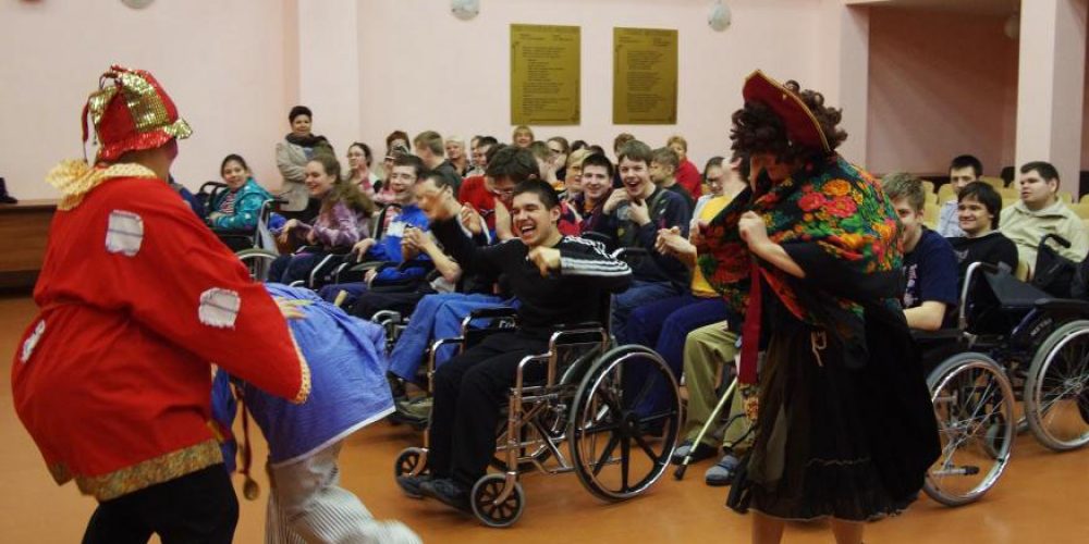 Социальная служба Храма провела праздник посвящённый предстоящей Масленице в школе-интернат №44