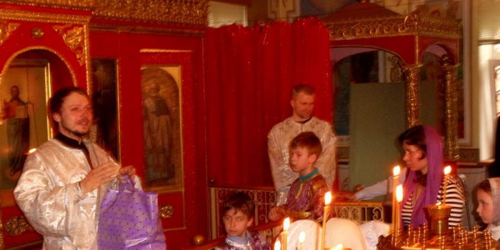 27 апреля в Лазареву субботу, в Крестильном храме Патриаршего подворья храма Архистратига Михаила в Тропареве прошла заключительная Литургия для детей