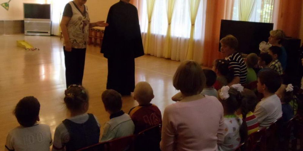 Детский хор «Серафимовцы» и члены молодежного клуба «Неофит» посетили специальный (коррекционный) детский дом № 11