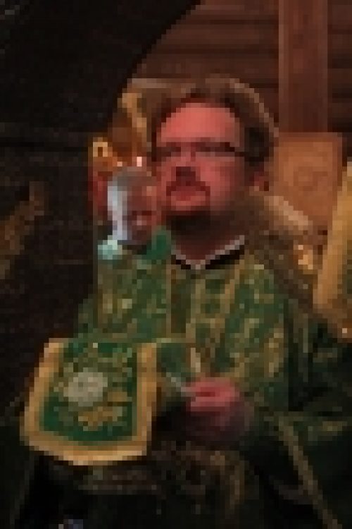 Епископ Бронницкий Игнатий совершил Литургию в храме праведного Иоанна Русского в Кунцеве