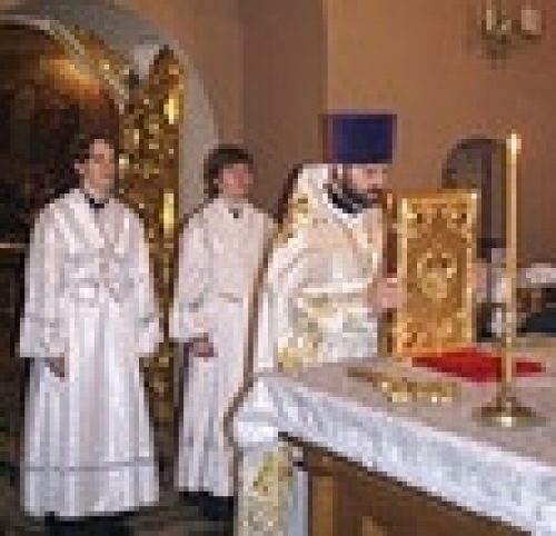 Божественную литургию в Рождественский Сочельник епископ Игнатий совершил на Крутицком подворье