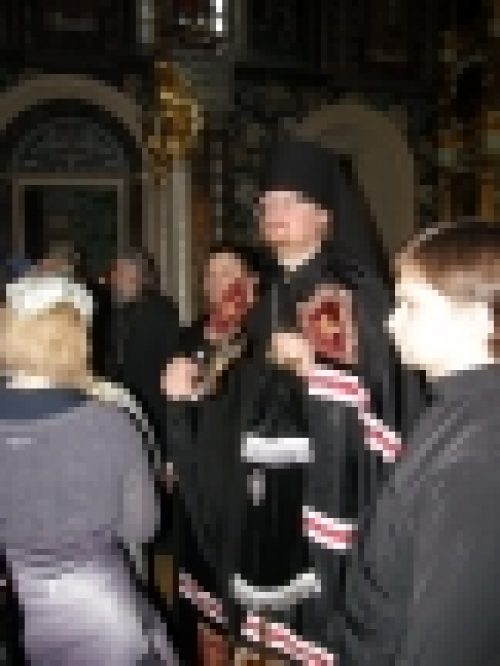 Епископ Бронницкий Игнатий совершил вседневную вечерню с чином прощения в храме Рождества Иоанна Предтечи на Пресне