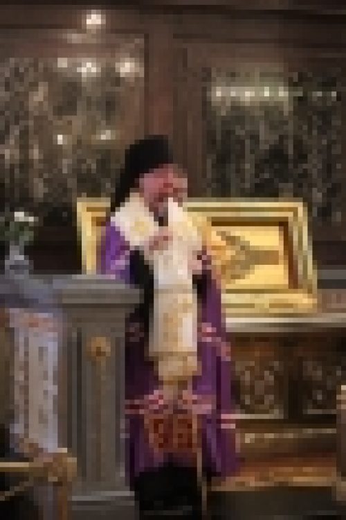 Епископ Бронницкий Игнатий совершил благодарственный молебен перед мощами святителя Филарета Московского