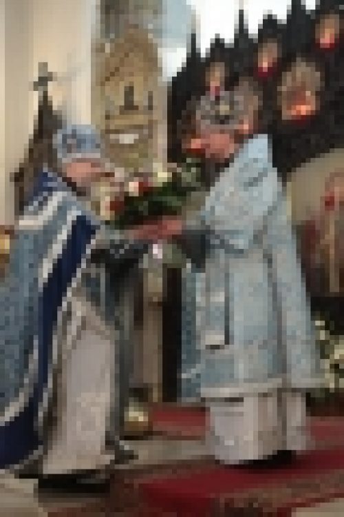 Епископ Бронницкий Игнатий возглавил Божественную Литургию в храме Воскресения Христова в Сокольниках