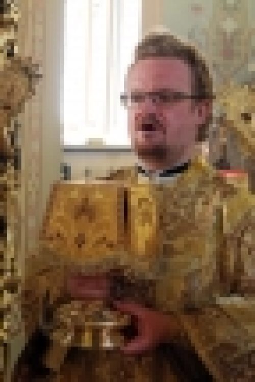 Епископ Бронницкий Игнатий совершил Божественную литургию в храме Рождества Иоанна Предтечи на Пресне