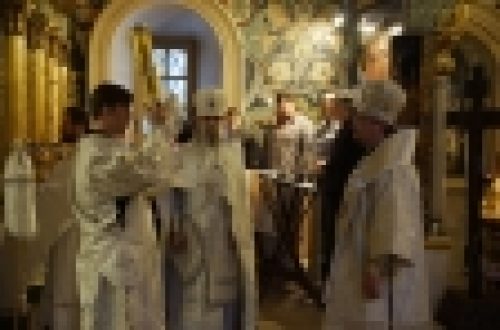 Епископ Выборгский Игнатий совершил Литургию в храме Рождества Иоанна Предтечи на Пресне