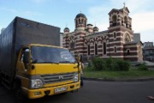 В Краснодарский край отправился грузовой автомобиль с гуманитарной помощью, собранной на приходах Северного викариатства