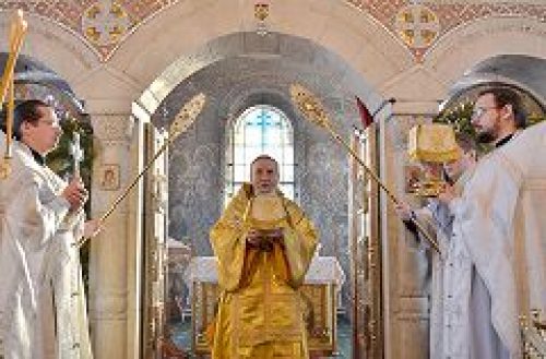 Архиепископ Керченский Анатолий совершил Божественную литургию в храме Спаса Преображения в Тушино