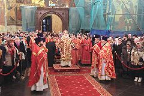 Архиепископ Истринский Арсений совершил Божественную литургию в Успенском Патриаршем соборе Кремля