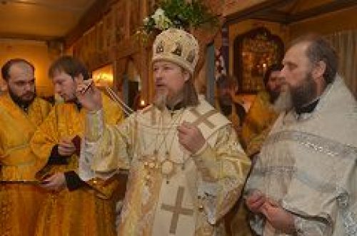 Архиепископ Егорьевский Марк совершил Божественную литургию в храме Новомучеников и исповедников российских в Строгино