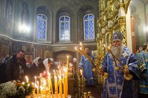 Епископ Дмитровский Феофилакт совершил Божественную литургию в храме Рождества Христова в Черневе
