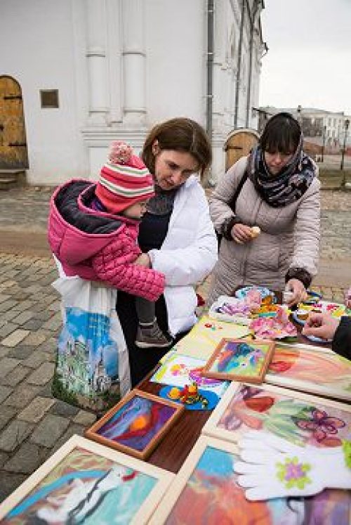 Приход храма святителя Николая в Покровском организовал благотворительную ярмарку