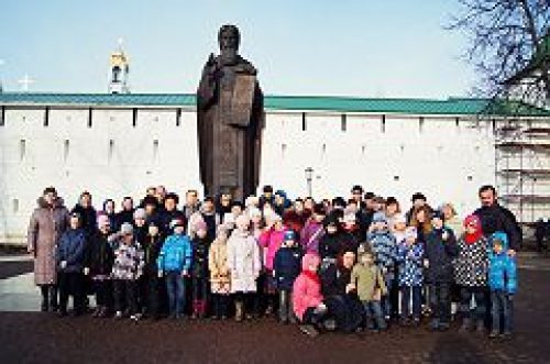 Учащиеся воскресной школы при храме святителя Иова посетили Свято-Троицкую Сергиеву лавру