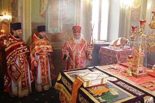 Митрополит Истринский Арсений совершил Божественную литургию в храме Иверской иконы Божией Матери на Всполье