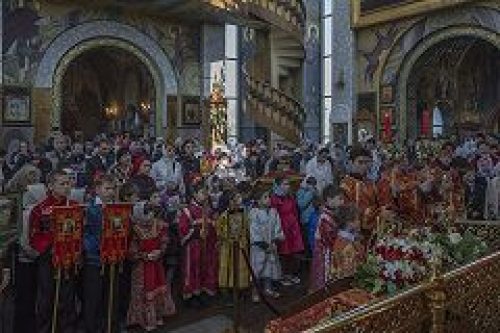 Более 140 детей приняло участие в субботнем богослужении в храме вмч. Георгия Победоносца на Поклонной Горе
