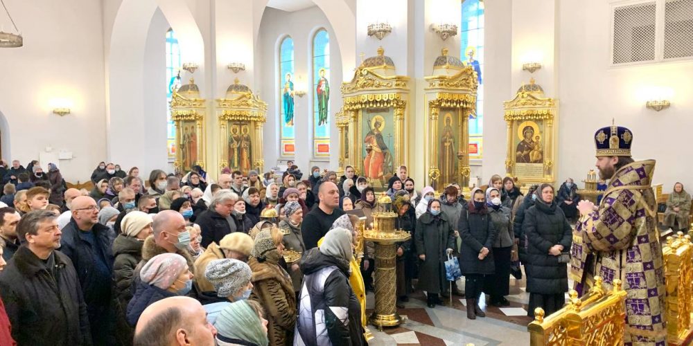 Епископ Фома возглавил Литургию Иоанна Златоуста в Георгиевском соборе Одинцова