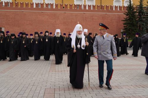 Епископ Фома принял участие в возложении венка к могиле Неизвестного солдата в Александровском саду