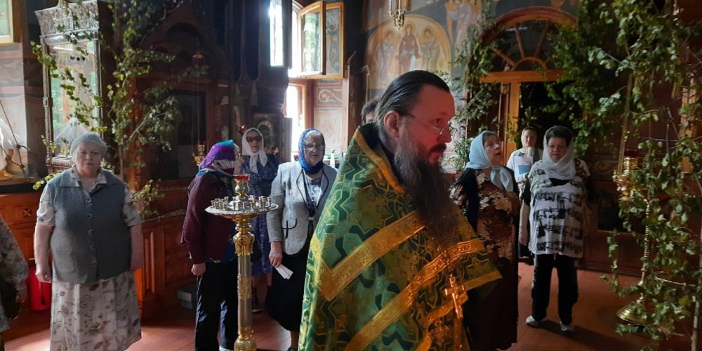 Молебен для инвалидов совершили в храме святителя Димитрия Ростовского в Очаково