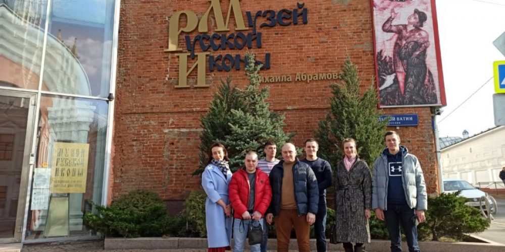 Группа добровольцев из Тропарево посетила музей русской иконы