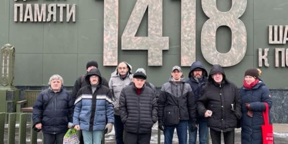 Социальная служба храма Андрея Рублёва организовала экскурсию музей «1418 шагов к Победе» для находящихся в приюте для бездомных