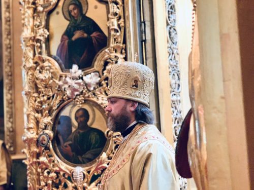 Литургию в день Всех святых совершил в Богоявленском соборе епископ Фома