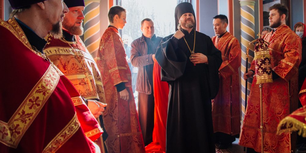 Пасхальную утреню в храме преподобного Сергия Радонежского в Солнцево возглавил епископ Фома