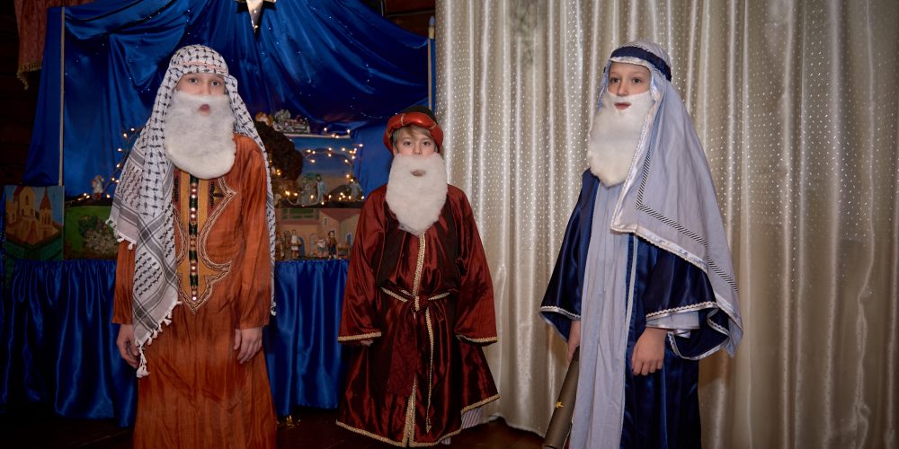 чащиеся воскресной школы храма святителя Димитрия Ростовского в Очаково поздравили прихожан с Рождеством