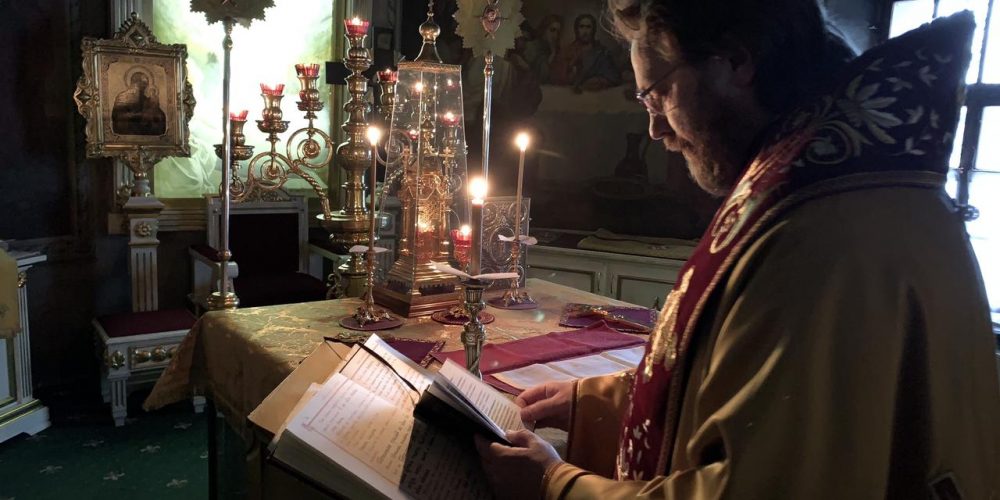 Литургию в храме свт. Николая в Хамовниках совершил епископ Павлово-Посадский Фома