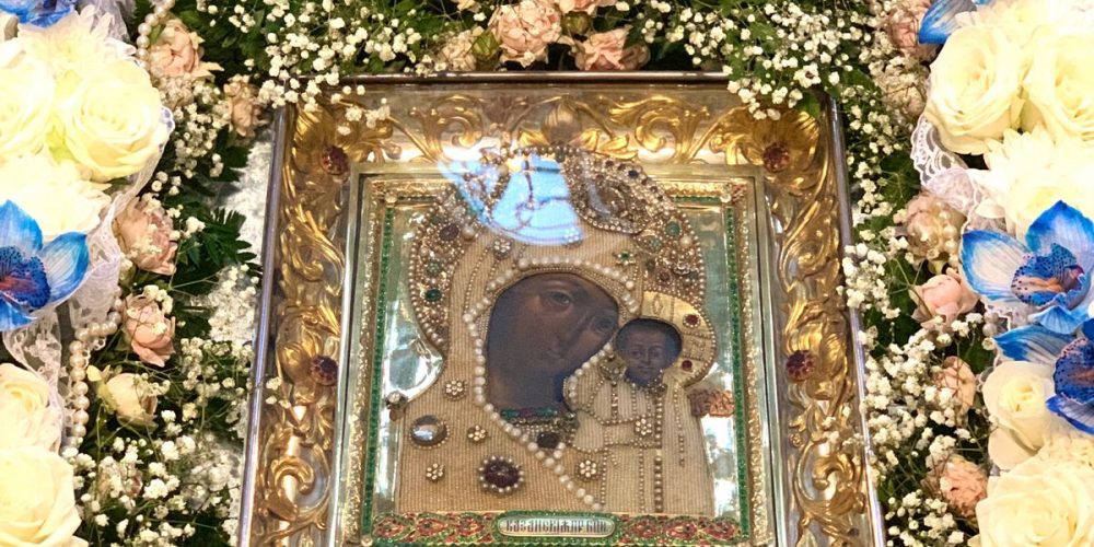 Епископ Одинцовский и Красногорский  Фома совершил Божественную литургию в праздник Казанской иконы Божией Матери