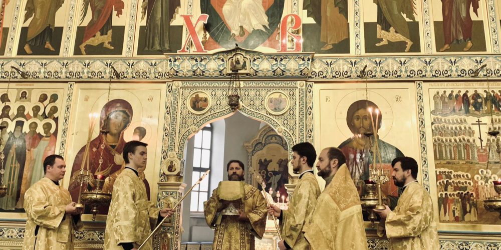 Епископ Одинцовский и Красногорский Фома совершил Божественную литургию в Георгиевском соборе