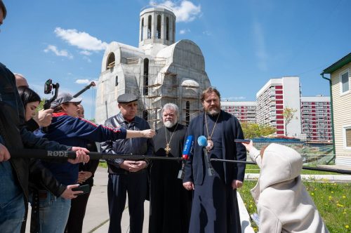 Объезд строящихся храмов в Западном округе столицы возглавили епископ Одинцовский и Красногорский Фома