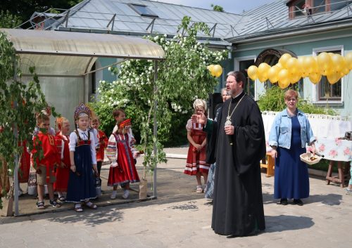 В храме Рождества Пресвятой Богородицы в Крылатском состоялся выпускной праздник Воскресной школы