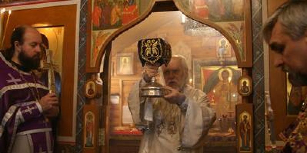 Епископ Орехово-Зуевский Пантелеимон совершил чин посвящения сестер милосердия в храме Успения Пресвятой Богородицы