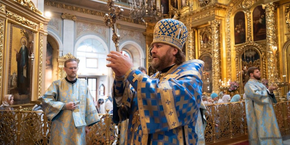 Литургию и молебен перед началом учебного года совершил епископ Фома в Богоявленском соборе