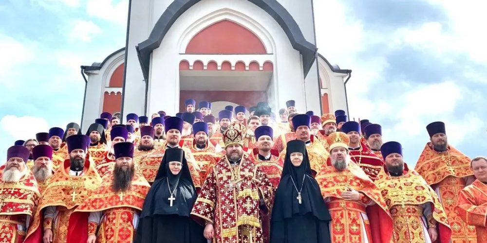 В Светлый Четверг епископ Одинцовский и Красногорский Фома совершил Литургию в Гребневском храме г. Одинцово